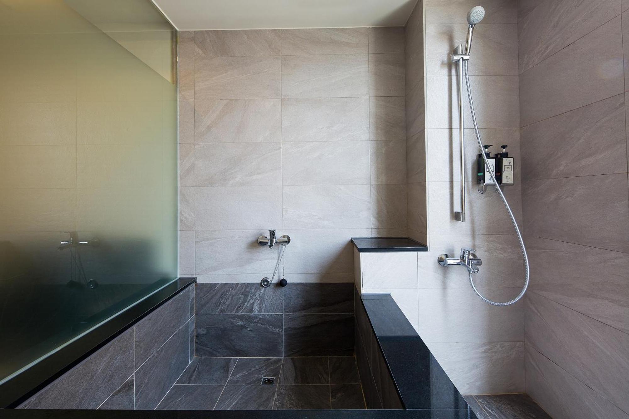 Check Inn Express Taichung Yizhong Luaran gambar