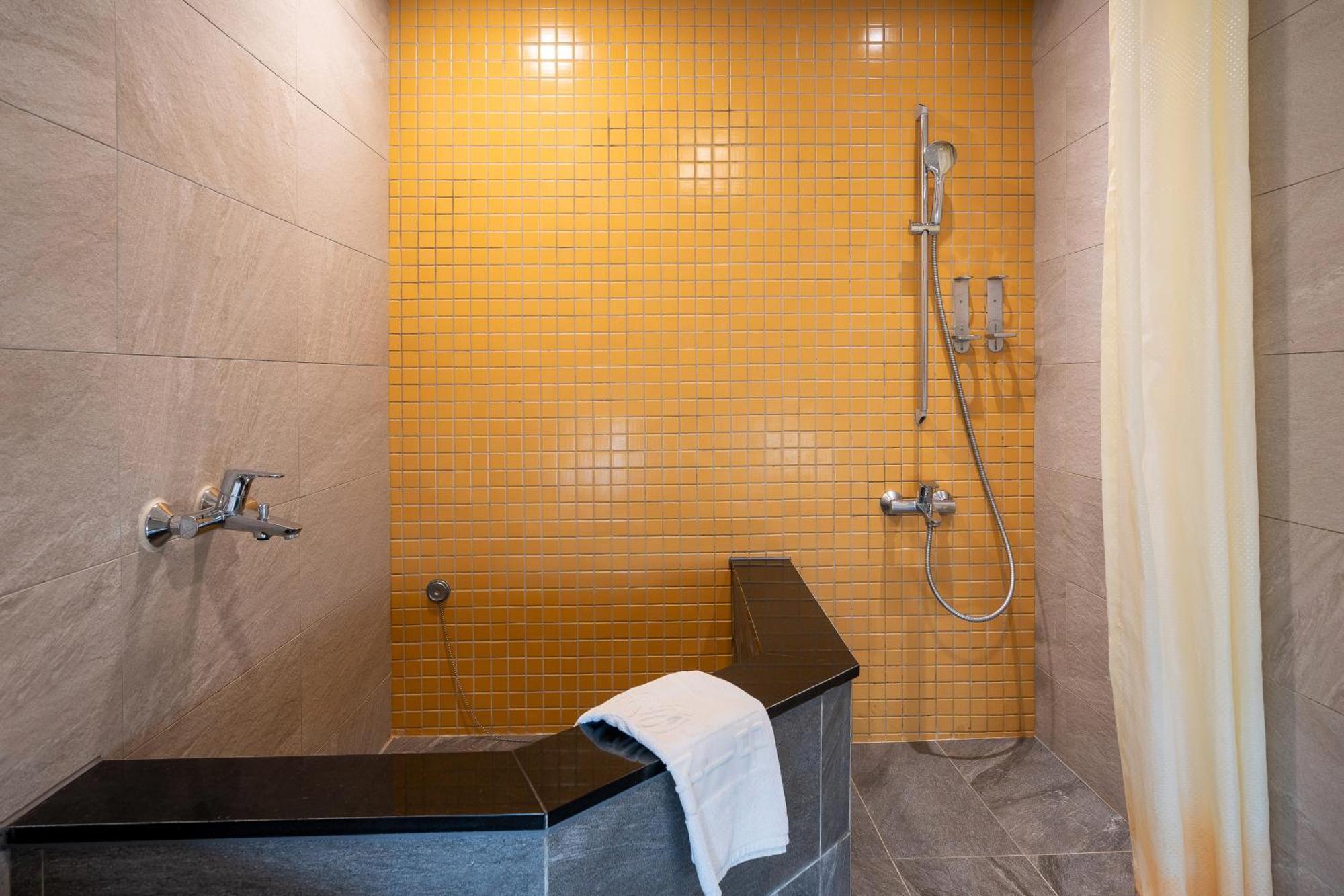 Check Inn Express Taichung Yizhong Luaran gambar